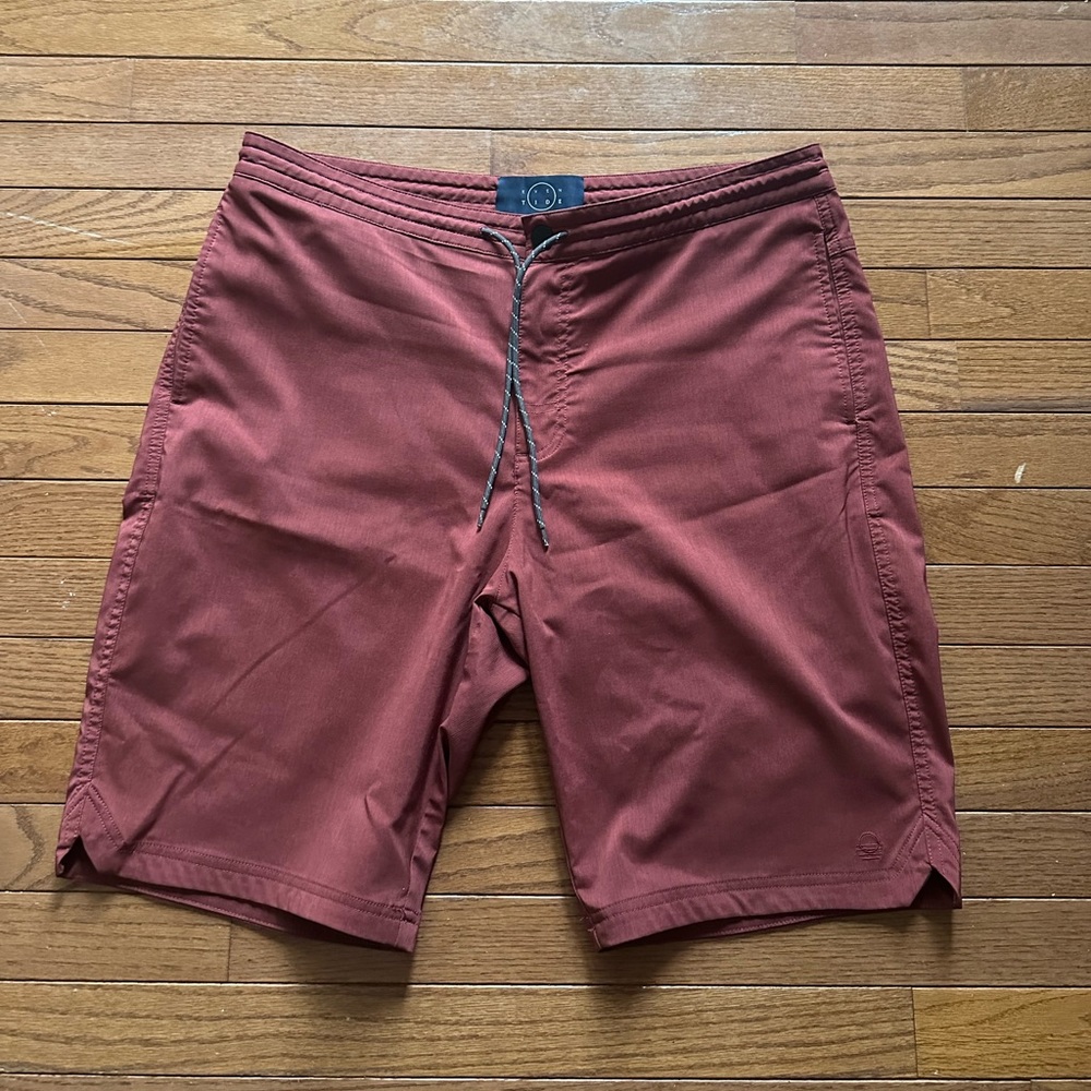 Even Tide Red Shorts